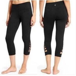 Athleta Criss Cross Chaturanga Capri Leggings Pants